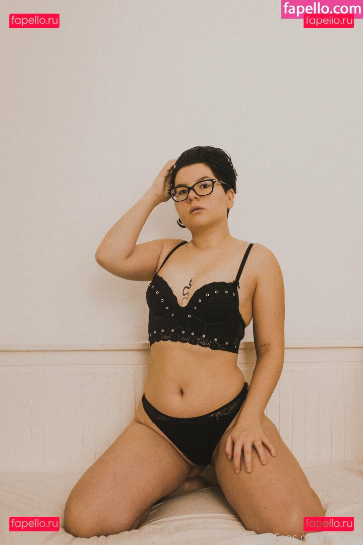 Lotti N / lorettasara_n / lorynem.nev.eth / lorynemeth / redlotti Onlyfans Photo Gallery 