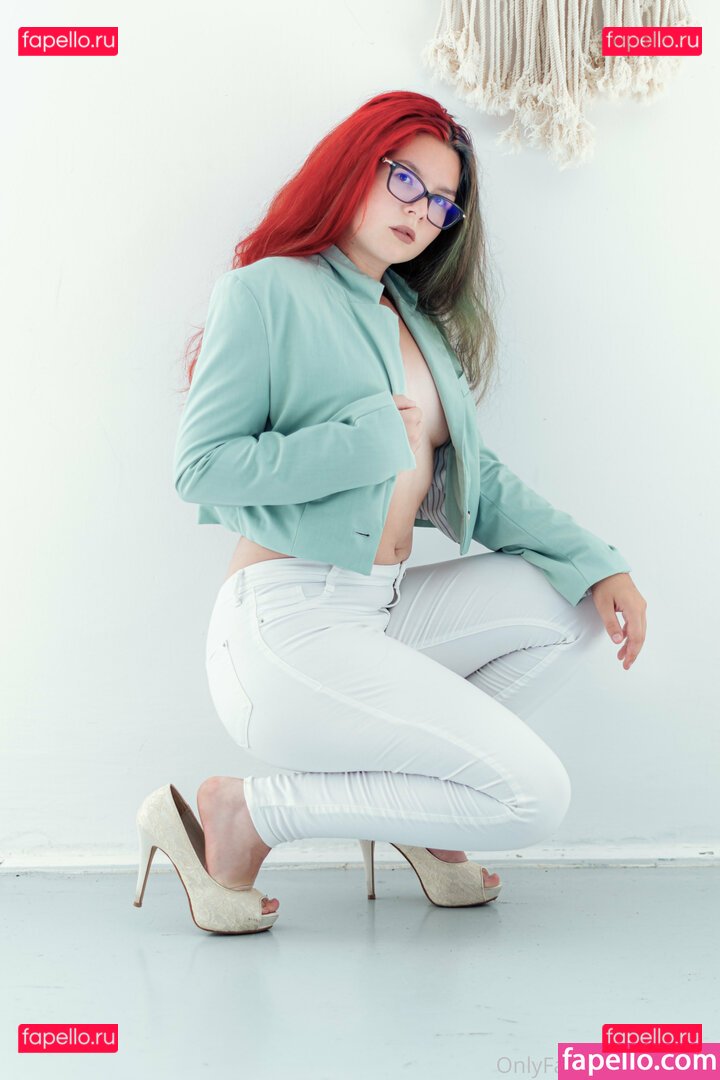 Lotti N / lorettasara_n / lorynem.nev.eth / lorynemeth / redlotti Onlyfans Photo Gallery 