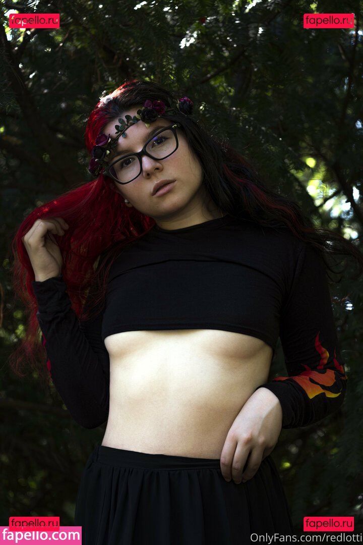 Lotti N / lorettasara_n / lorynem.nev.eth / lorynemeth / redlotti Onlyfans Photo Gallery 