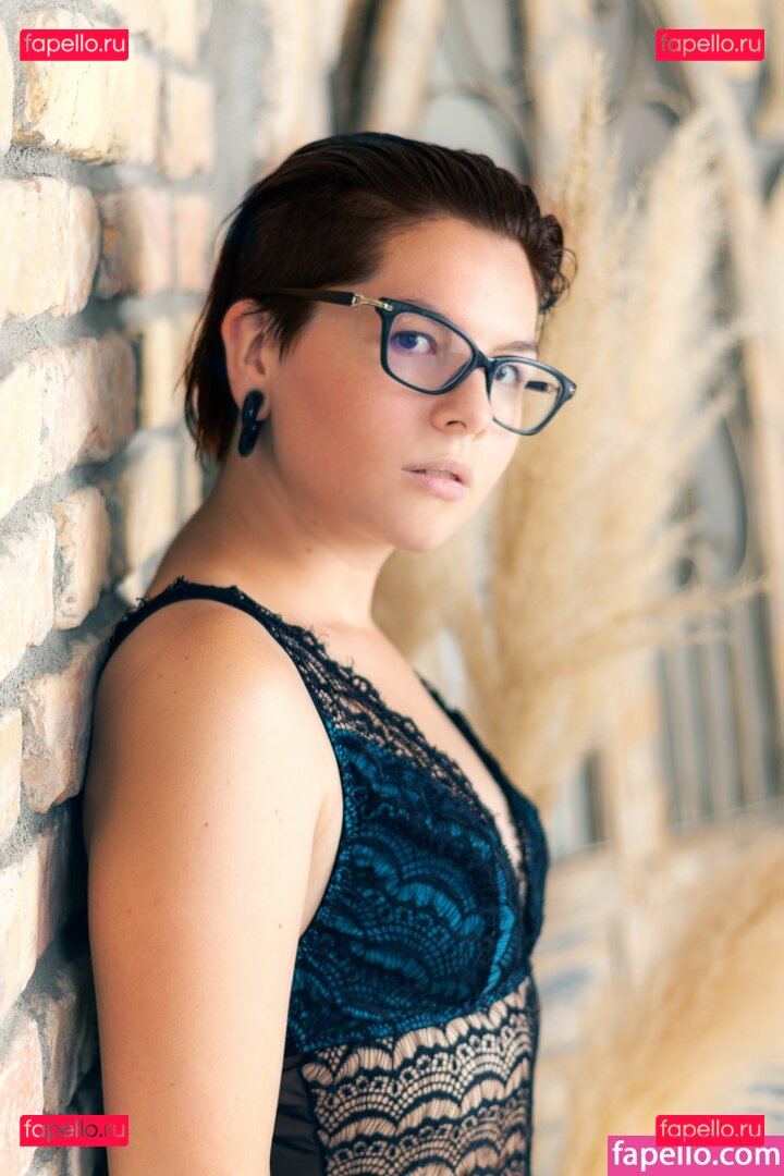 Lotti N / lorettasara_n / lorynem.nev.eth / lorynemeth / redlotti Onlyfans Photo Gallery 