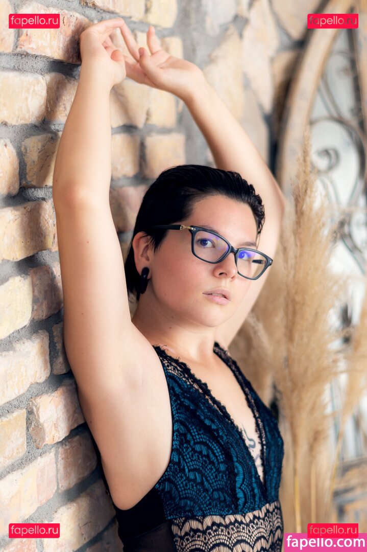 Lotti N / lorettasara_n / lorynem.nev.eth / lorynemeth / redlotti Onlyfans Photo Gallery 