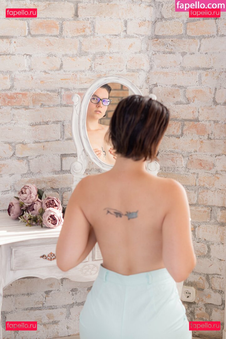 Lotti N / lorettasara_n / lorynem.nev.eth / lorynemeth / redlotti Onlyfans Photo Gallery 