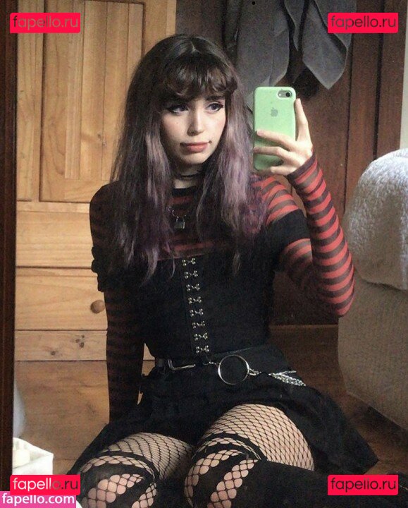 Mia Rodriguez / mia.rodriguez.z.z / miaaarodriguezzz / miarodriguezfeet