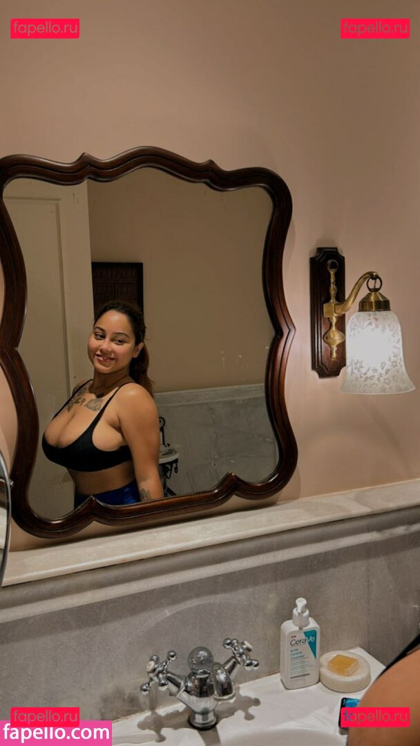 Shinjini Chakraborty / Stella Who / Stella perks / https: / shinjini / sprin_kledpepper Onlyfans Photo Gallery 