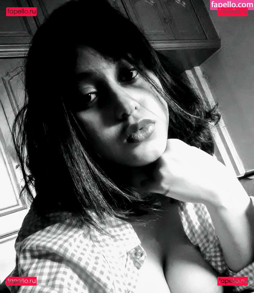 Shinjini Chakraborty / Stella Who / Stella perks / https: / shinjini / sprin_kledpepper Onlyfans Photo Gallery 