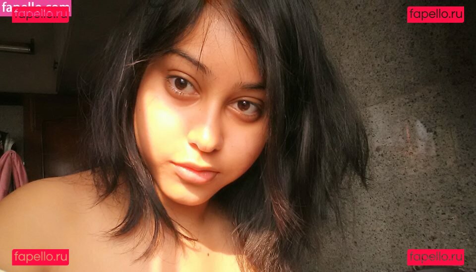 Shinjini Chakraborty / Stella Who / Stella perks / https: / shinjini / sprin_kledpepper Onlyfans Photo Gallery 