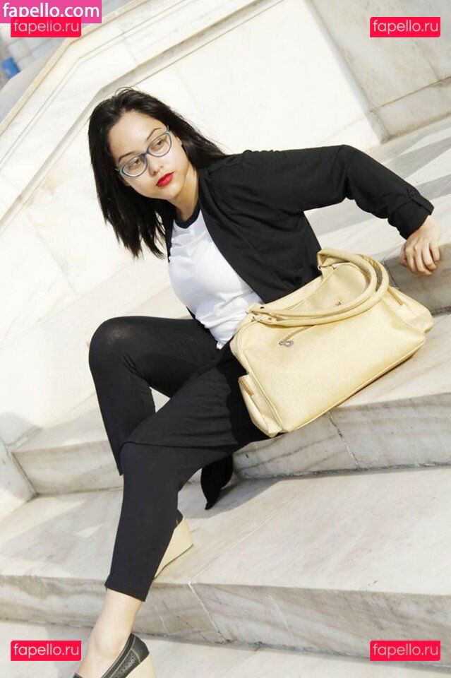 Shinjini Chakraborty / Stella Who / Stella perks / https: / shinjini / sprin_kledpepper Onlyfans Photo Gallery 