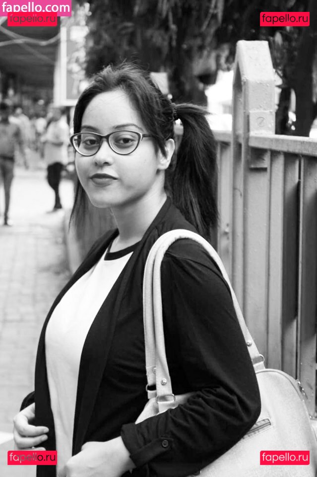 Shinjini Chakraborty / Stella Who / Stella perks / https: / shinjini / sprin_kledpepper Onlyfans Photo Gallery 