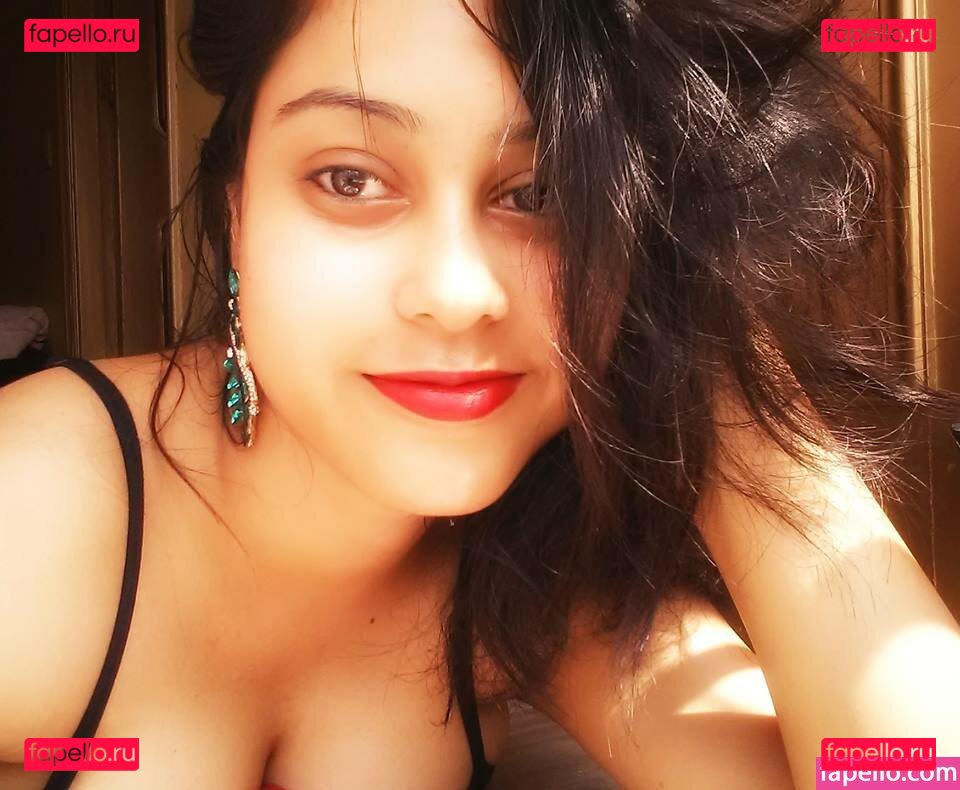 Shinjini Chakraborty / Stella Who / Stella perks / https: / shinjini / sprin_kledpepper Onlyfans Photo Gallery 