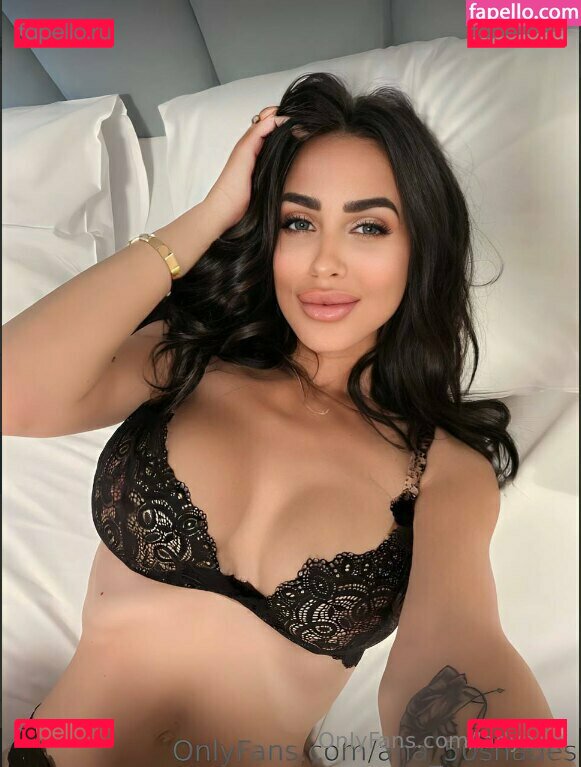 chickadelite / ladyadel Onlyfans Photo Gallery 