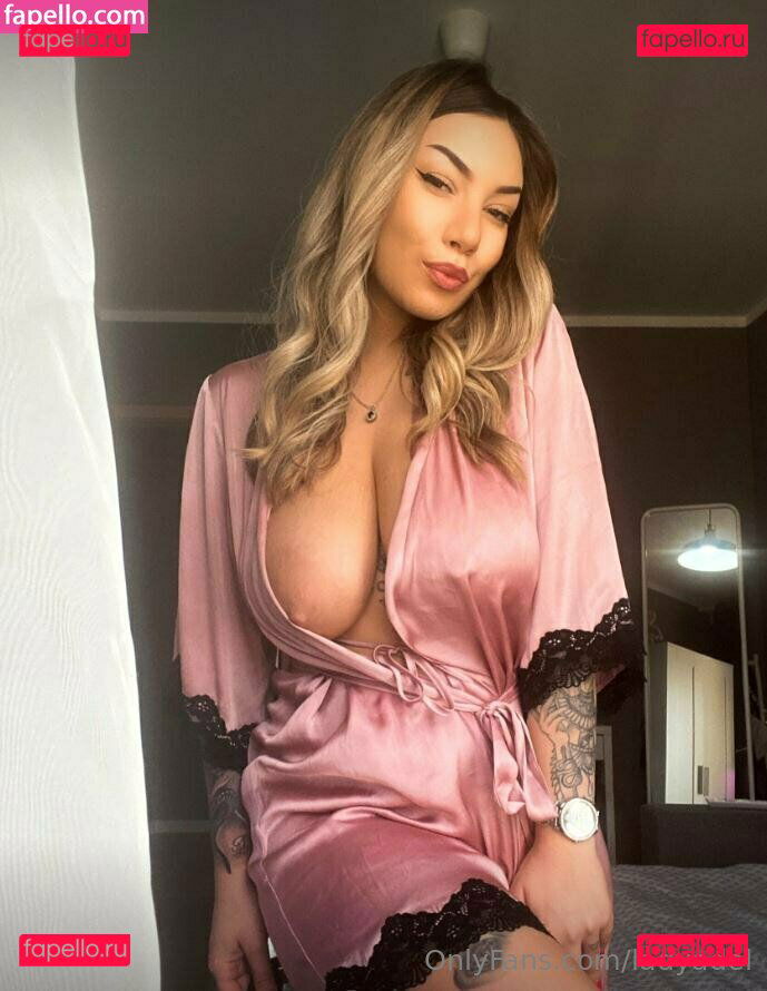 chickadelite / ladyadel Onlyfans Photo Gallery 