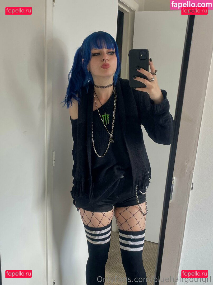 bluehairedgoth / bluehairgothgrl Onlyfans Photo Gallery 