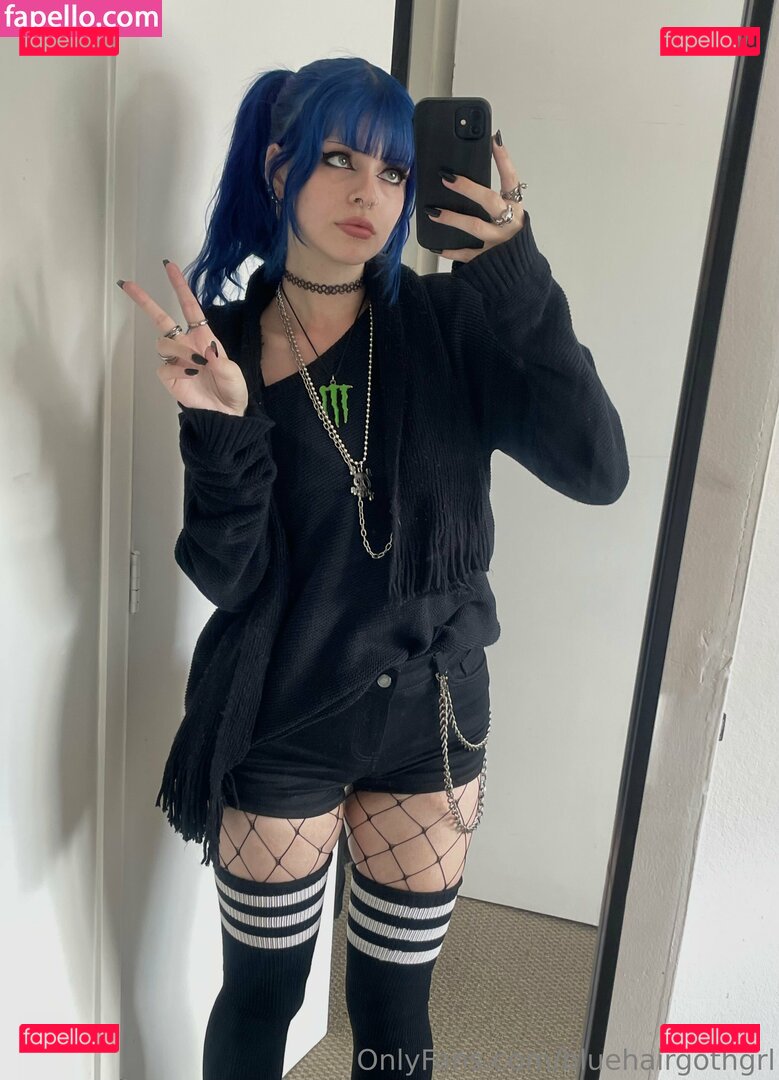 bluehairedgoth / bluehairgothgrl Onlyfans Photo Gallery 