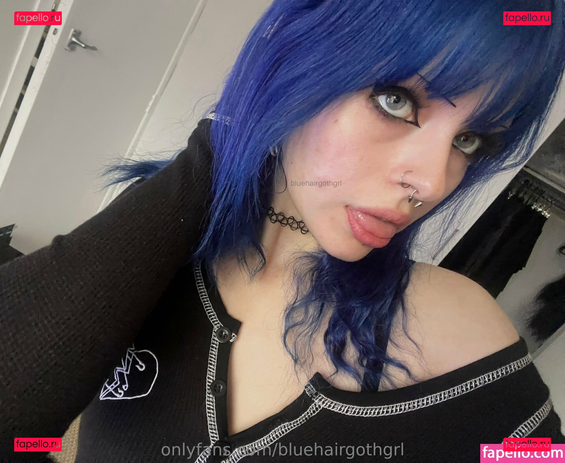 bluehairedgoth / bluehairgothgrl Onlyfans Photo Gallery 