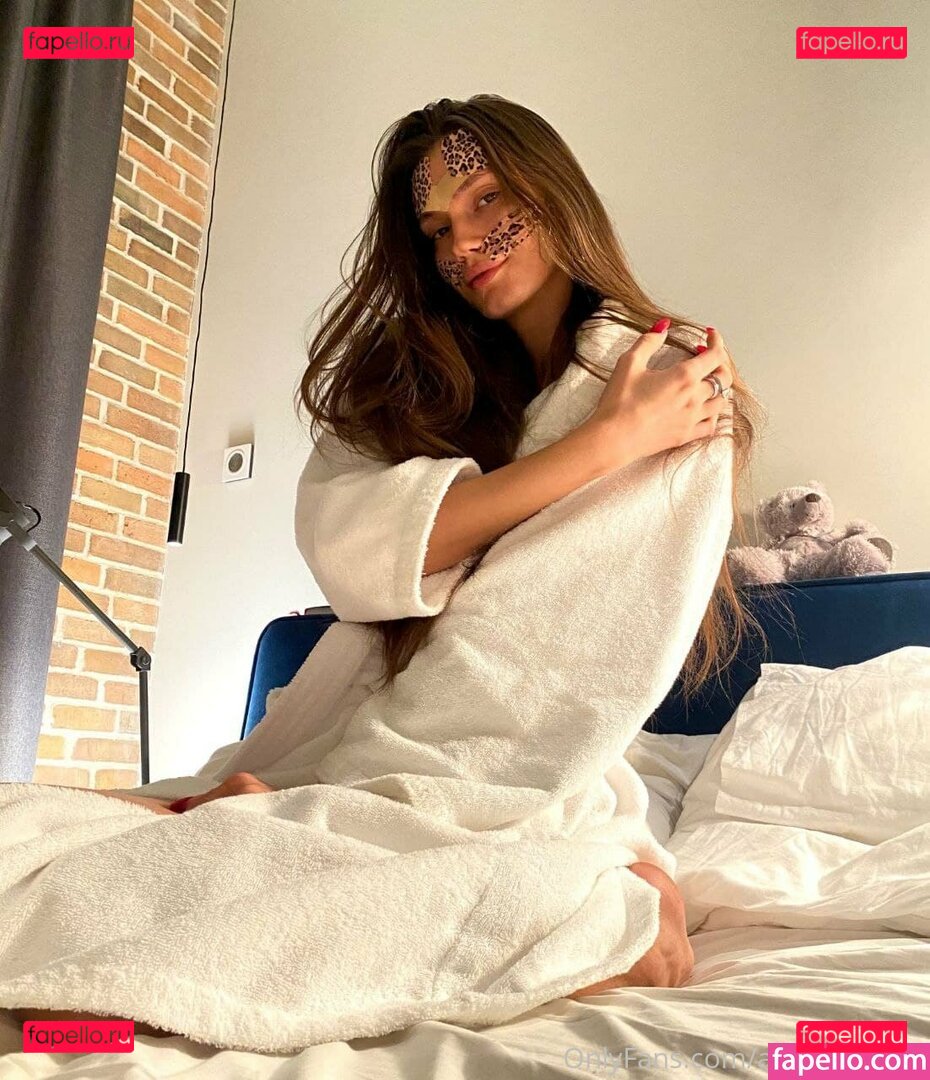 karamelka_kat / karamelka_katt_ Onlyfans Photo Gallery 