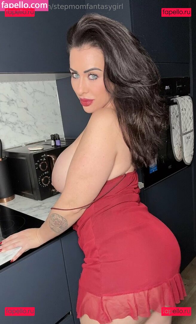 fantasmicallyfunsized / stepmomfantasygirl Onlyfans Photo Gallery 