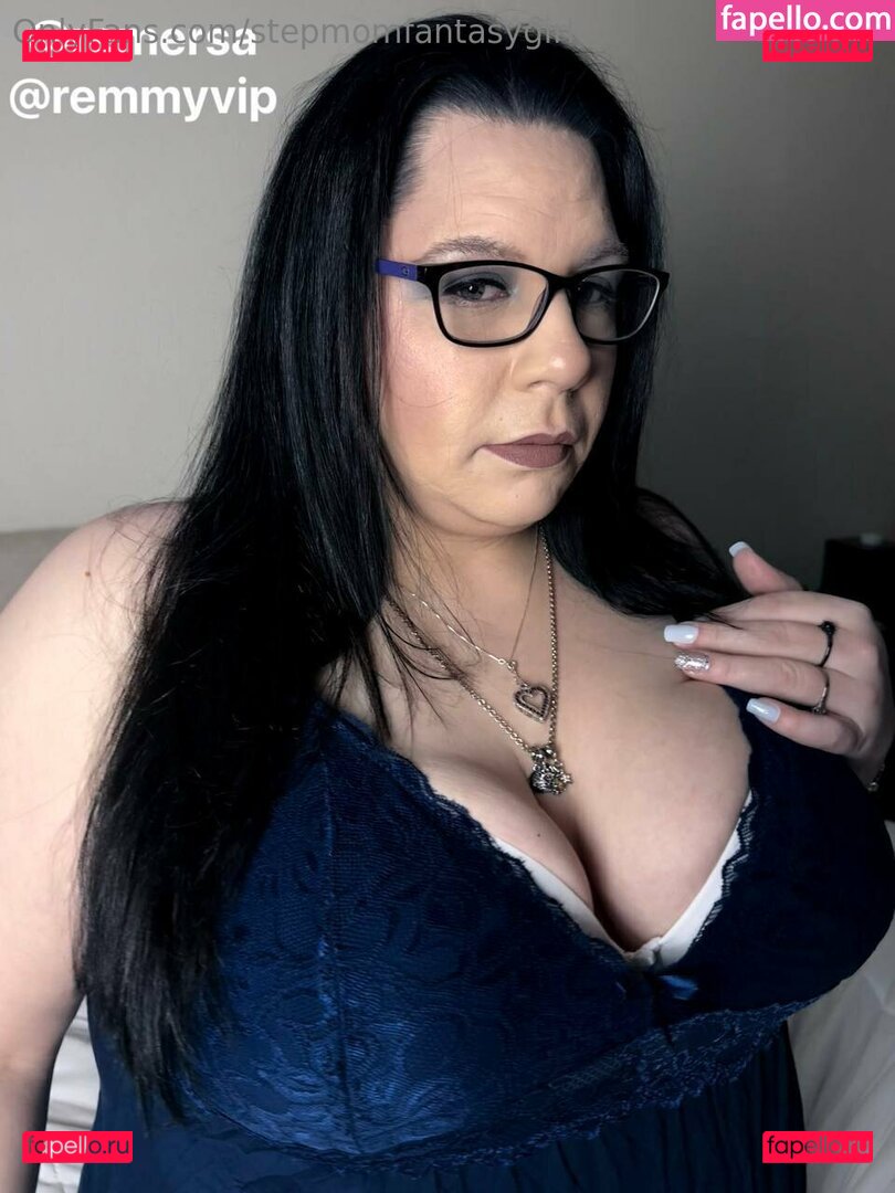 fantasmicallyfunsized / stepmomfantasygirl Onlyfans Photo Gallery 