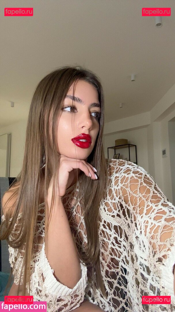 Secreteva / Secretevaa / Secretofeva Onlyfans Photo Gallery 