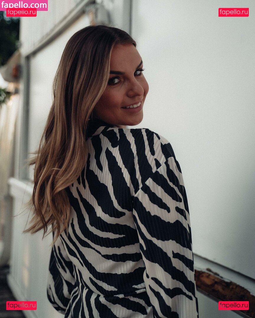 Laura Wontorra / LauraWontorra / WontorraLaura / laura_wontorra Onlyfans Photo Gallery 