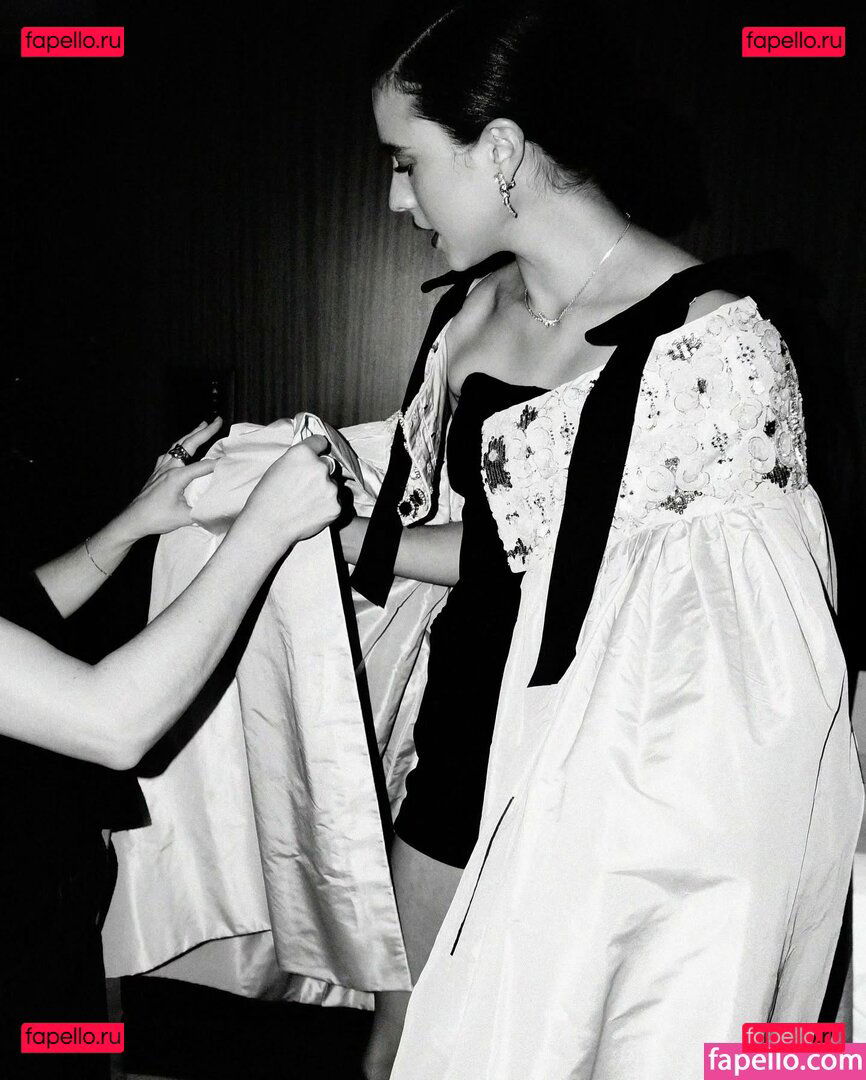 Margaret Qualley / SarahMargaretQualley Onlyfans Photo Gallery 