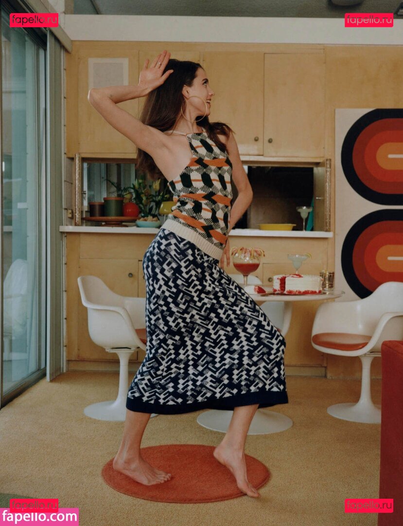 Margaret Qualley / SarahMargaretQualley Onlyfans Photo Gallery 