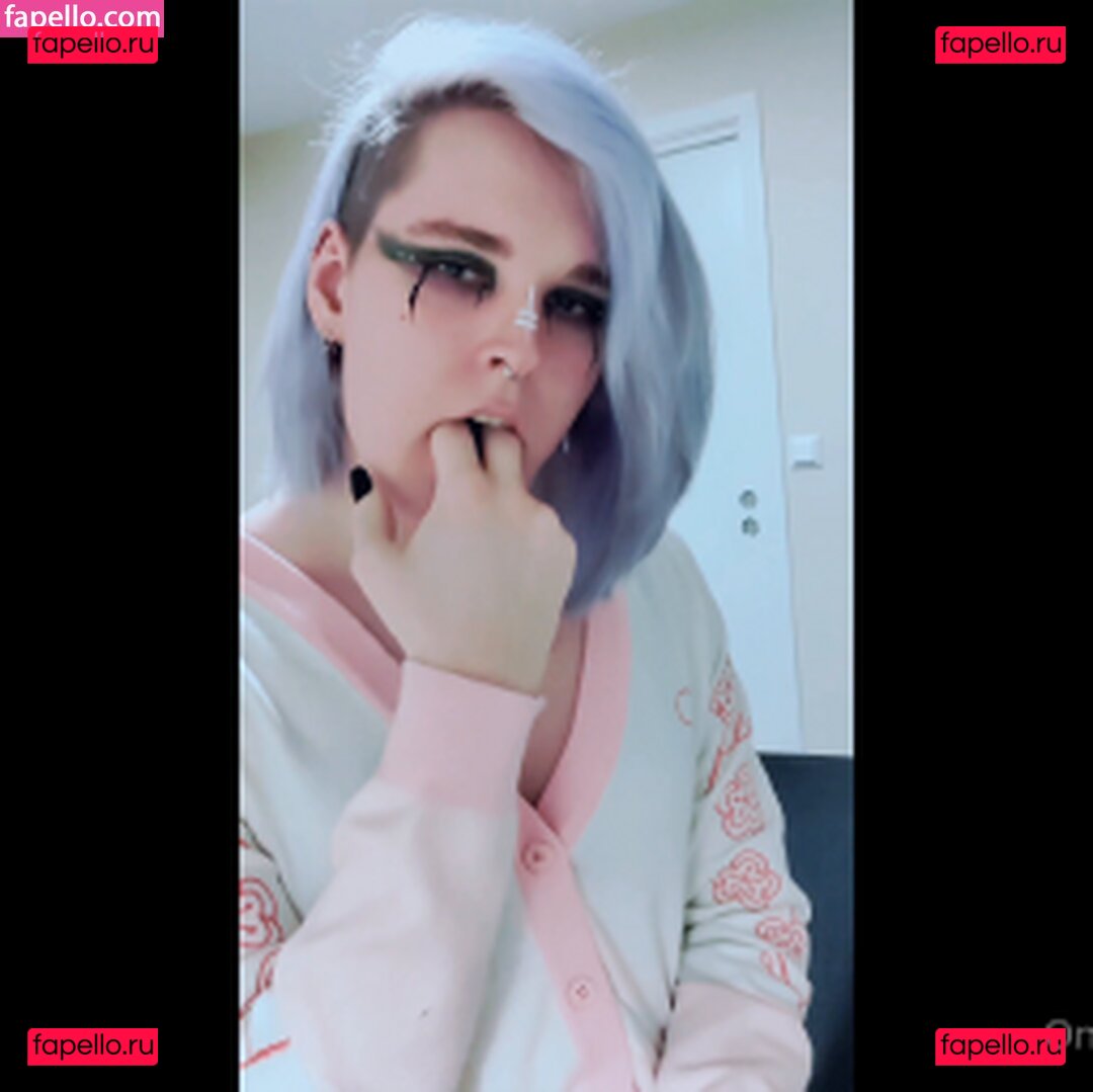 Rouge_Goth / Tall Goth / blood_bite