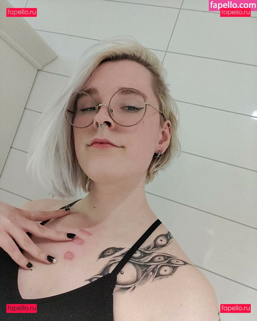 Rouge_Goth / Tall Goth / blood_bite Onlyfans Photo Gallery 