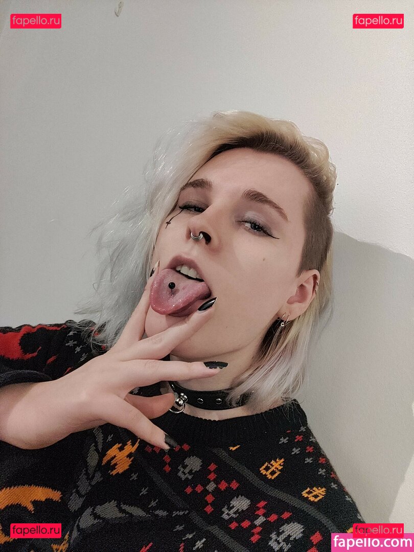 Rouge_Goth / Tall Goth / blood_bite Onlyfans Photo Gallery 