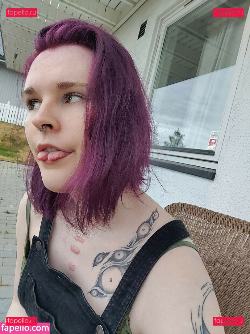 Rouge_Goth / Tall Goth / blood_bite Onlyfans Photo Gallery 