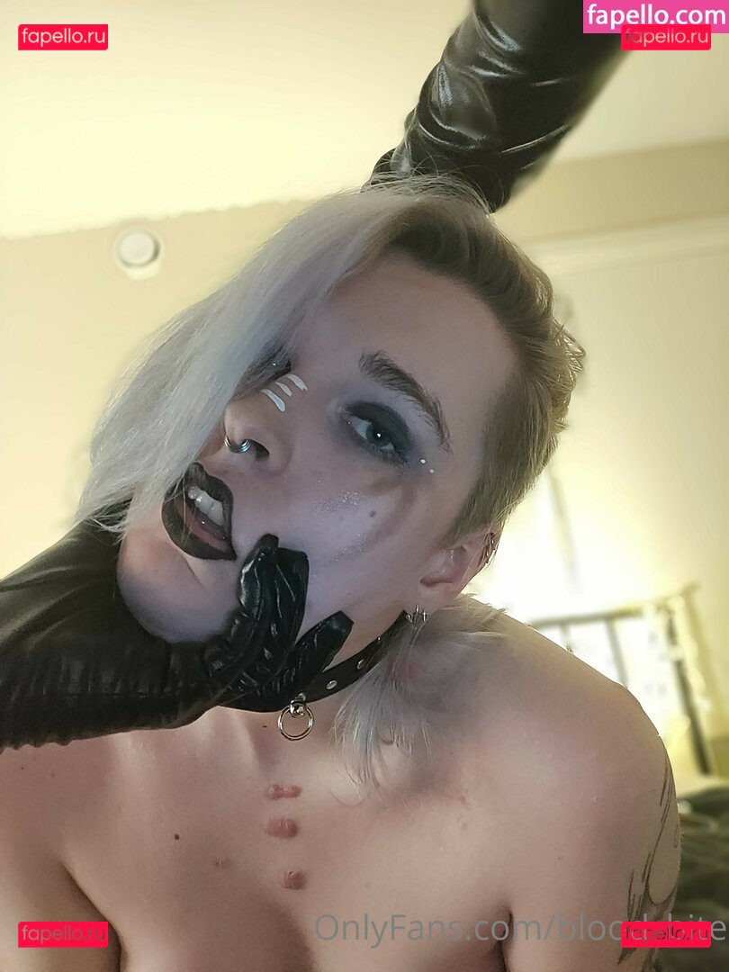 Rouge_Goth / Tall Goth / blood_bite Onlyfans Photo Gallery 