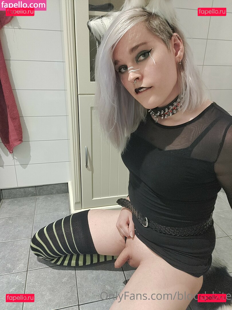 Rouge_Goth / Tall Goth / blood_bite Onlyfans Photo Gallery 