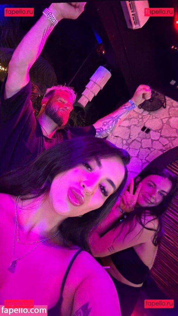 Claudelia Zarate / ohmy_claud / only1laurazarate Onlyfans Photo Gallery 