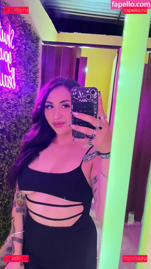 Claudelia Zarate / ohmy_claud / only1laurazarate Onlyfans Photo Gallery 