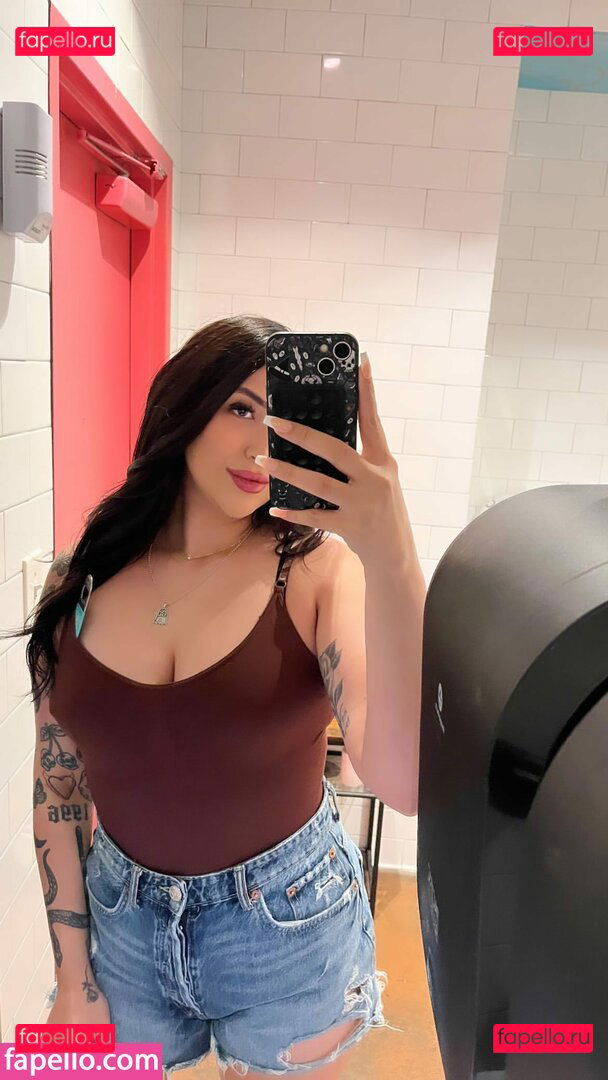 Claudelia Zarate / ohmy_claud / only1laurazarate Onlyfans Photo Gallery 