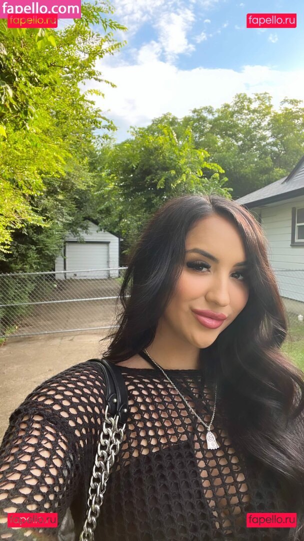 Claudelia Zarate / ohmy_claud / only1laurazarate Onlyfans Photo Gallery 