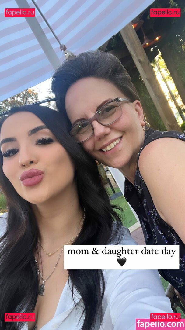 Claudelia Zarate / ohmy_claud / only1laurazarate Onlyfans Photo Gallery 