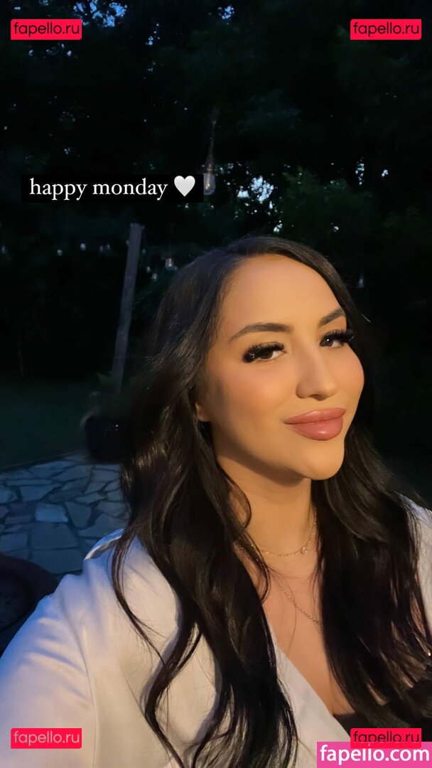 Claudelia Zarate / ohmy_claud / only1laurazarate Onlyfans Photo Gallery 