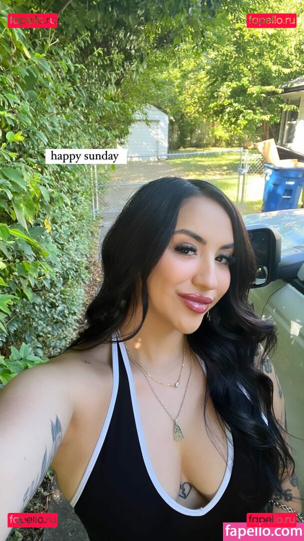 Claudelia Zarate / ohmy_claud / only1laurazarate Onlyfans Photo Gallery 