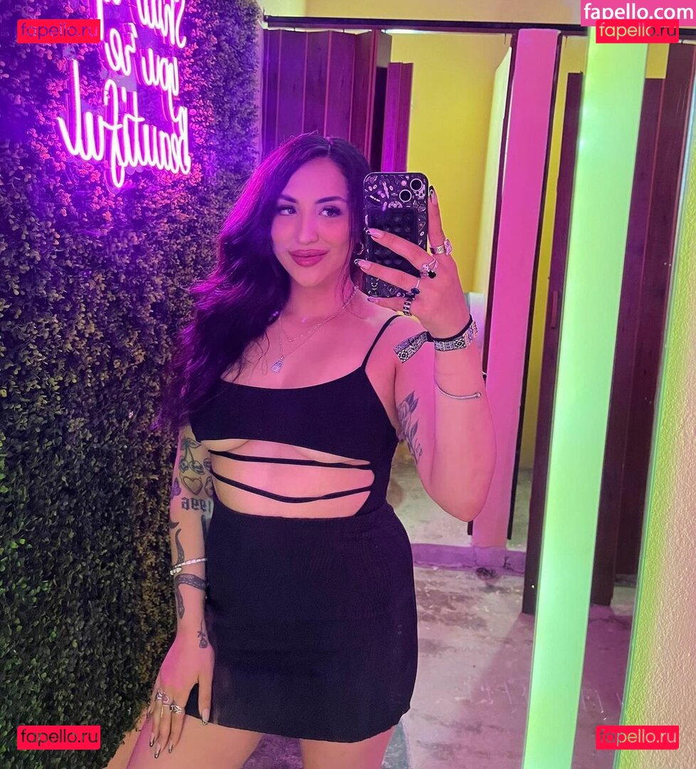 Claudelia Zarate / ohmy_claud / only1laurazarate Onlyfans Photo Gallery 