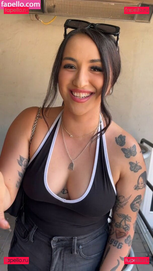 Claudelia Zarate / ohmy_claud / only1laurazarate Onlyfans Photo Gallery 