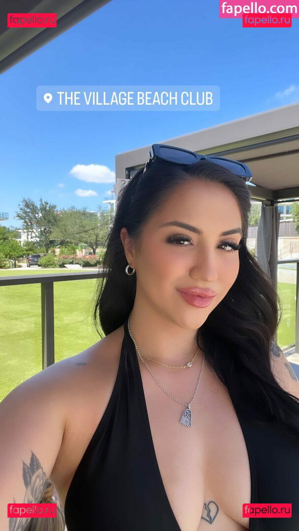 Claudelia Zarate / ohmy_claud / only1laurazarate Onlyfans Photo Gallery 