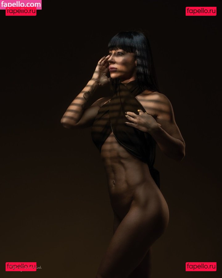 Yuli Giller / alexnaumovphoto / juli_mayers Onlyfans Photo Gallery 