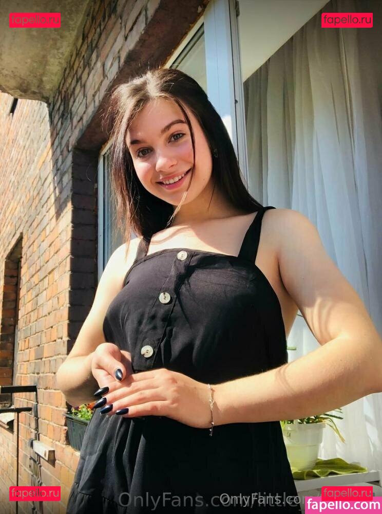 nikastinyhouse / tiny.nika Onlyfans Photo Gallery 