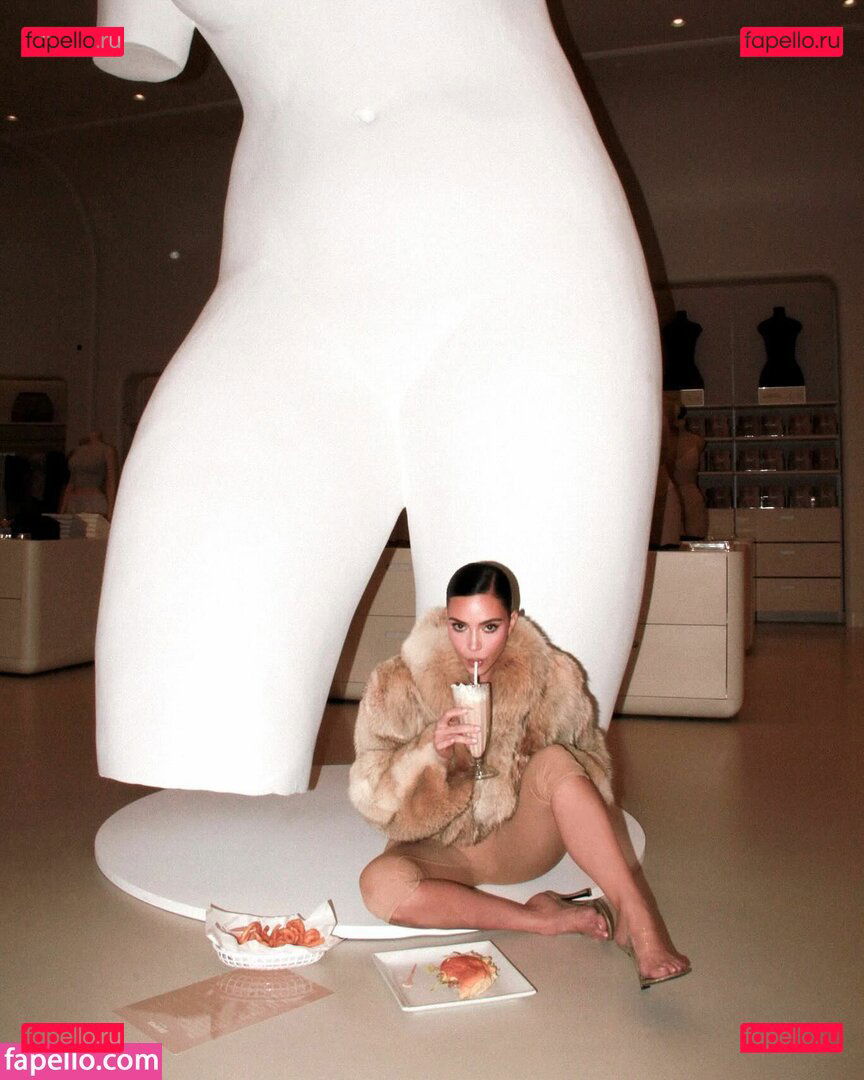 Kim Kardashian / kim_kardashian / kimkardashian Onlyfans Photo Gallery 