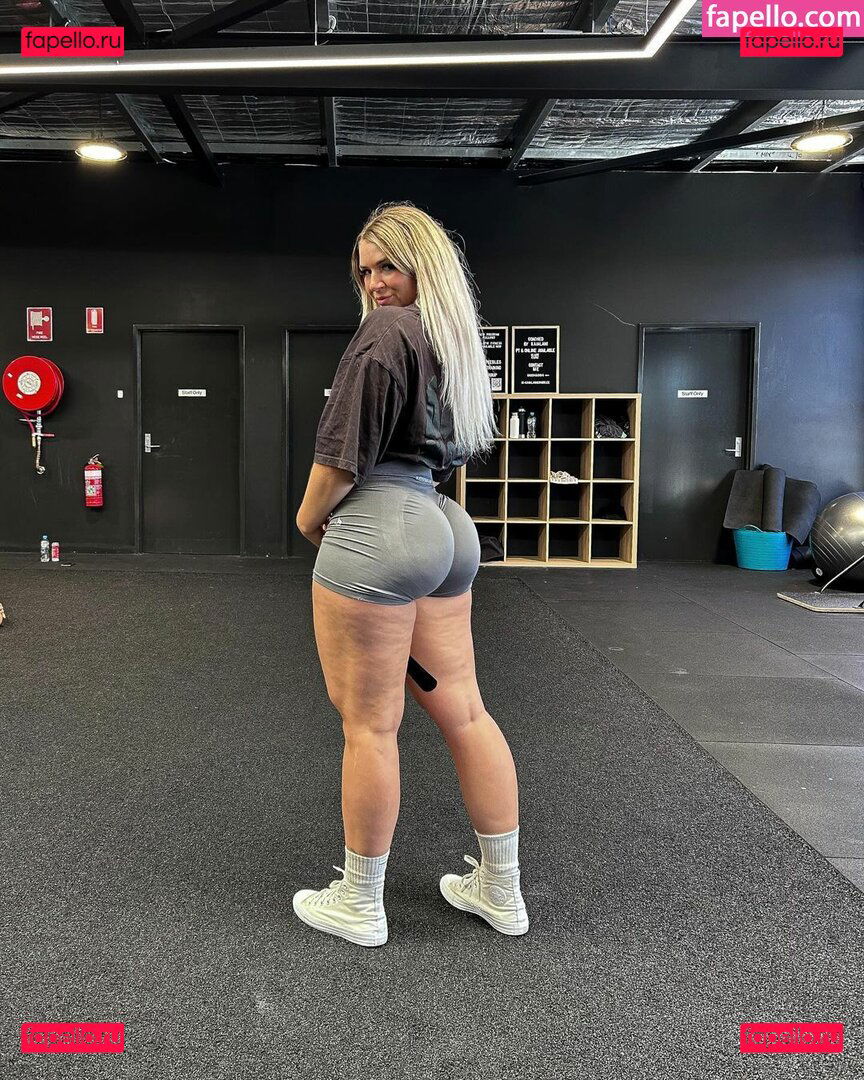 Nikita Simpson / nikita_simpson