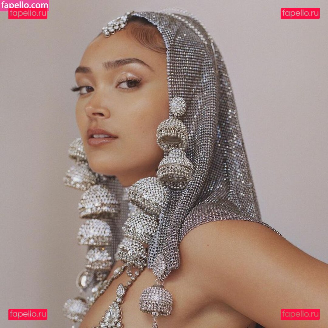 Joy Crookes / joycrookes / veronicaxbee Onlyfans Photo Gallery 