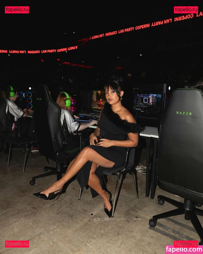 Joy Crookes / joycrookes / veronicaxbee Onlyfans Photo Gallery 