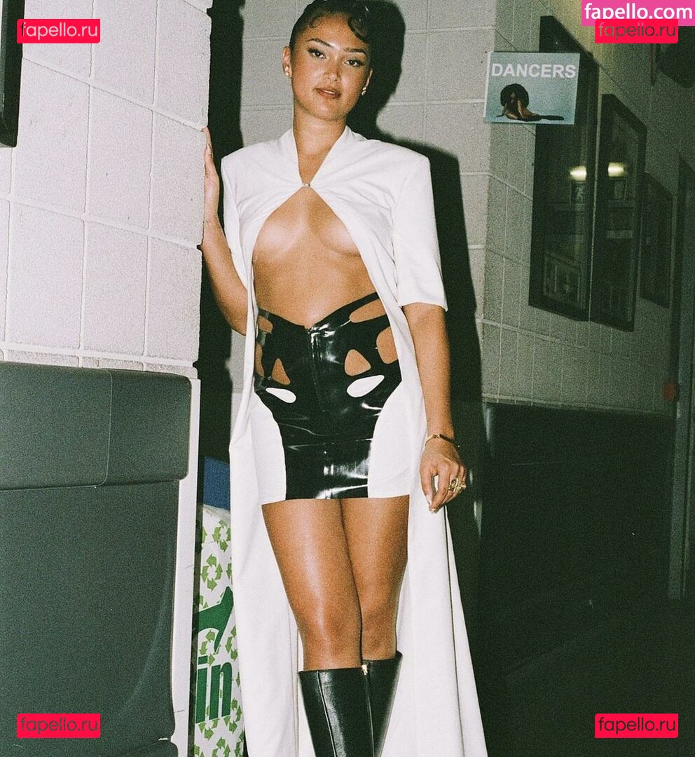 Joy Crookes / joycrookes / veronicaxbee Onlyfans Photo Gallery 