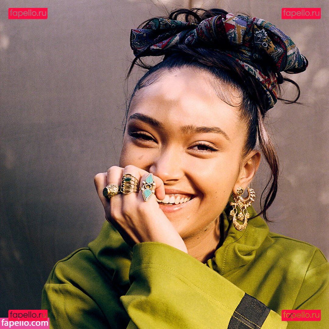 Joy Crookes / joycrookes / veronicaxbee Onlyfans Photo Gallery 