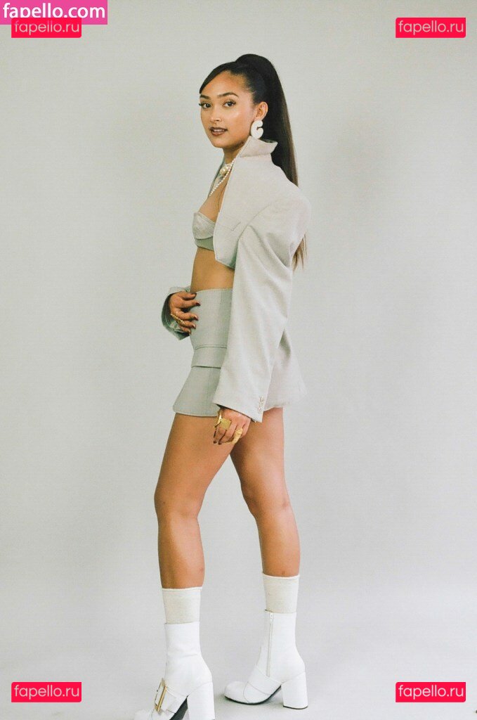 Joy Crookes / joycrookes / veronicaxbee Onlyfans Photo Gallery 